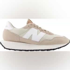 New Balance 237V1 Sneaker in Beige (8.5)